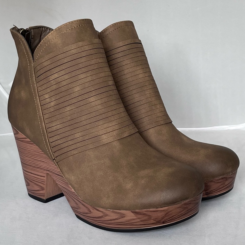 NWOB Pierre Dumas Brown Platform Wedge Clog Ankle Booties Size 7.5 Back Zip